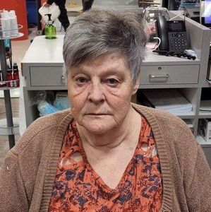 Meet your Posher, Lorraine